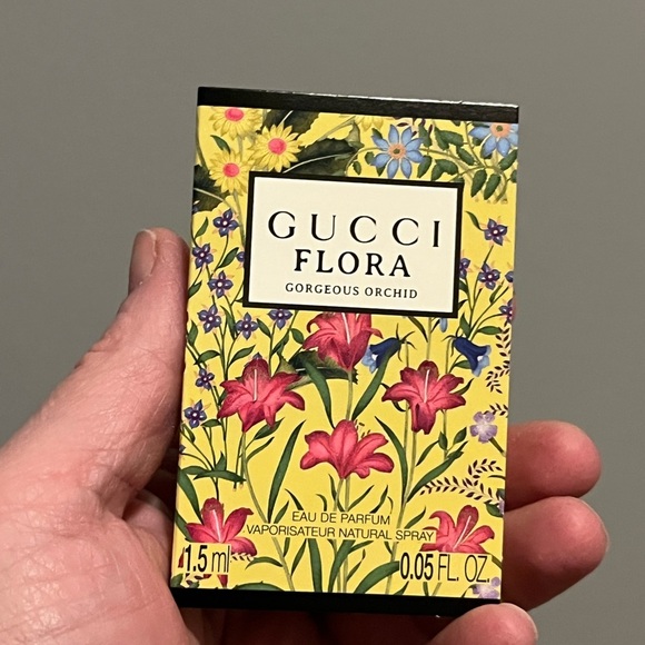 Gucci Accessories - Gucci flora sample